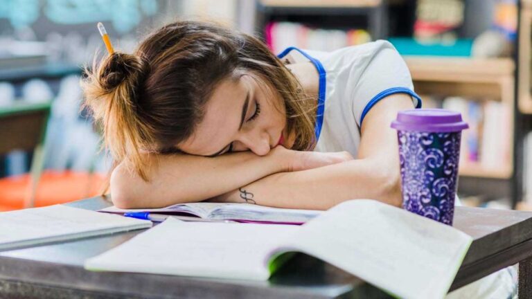 El 80% de las escuelas en Argentina inician clases antes del amanecer