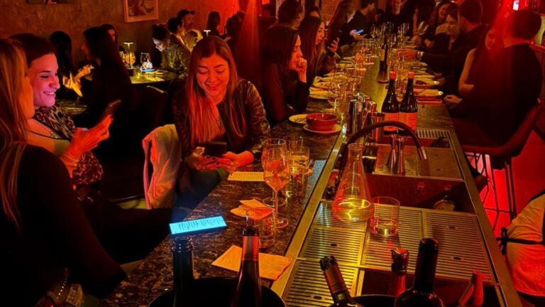 Viñedo Urbano en Güemes: Hugo Restaurante Añade Garnacha a Su Patio