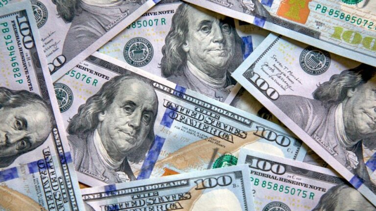 Ahorristas adquirieron US$ 4.669 M en octubre