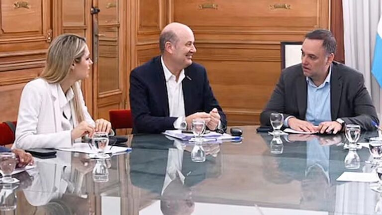 Recortes masivos: 30 mil empleados públicos podrían ser despedidos en 2026