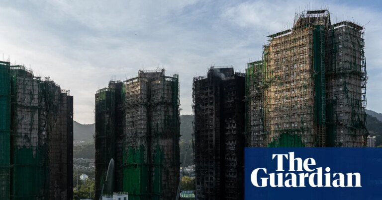 Rescate casi finalizado en complejo de apartamentos de Hong Kong tras incendio: 128 muertos