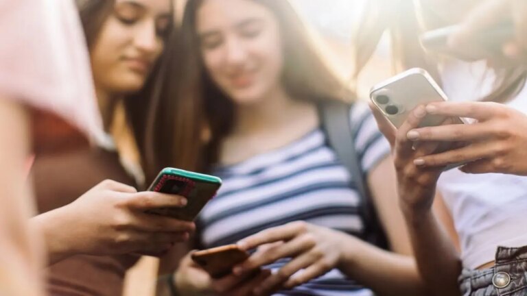 Nuevo programa enseña a jóvenes de 13 a 17 años a invertir