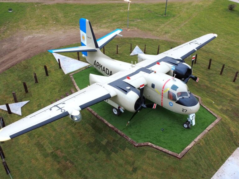 El avión de Malvinas, ahora expuesto cerca de la Basílica de Luján