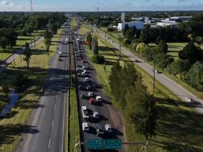 Accidente en Ruta 2 provoca caos y 18 km de tráfico hacia la Costa