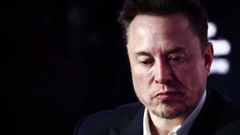 Elon Musk se preocupa por cometa y acelera planes para colonizar Marte