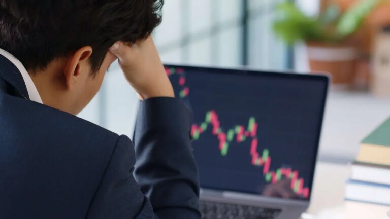 BlackRock sufre una caída de $2,000 millones en su ETF de Bitcoin