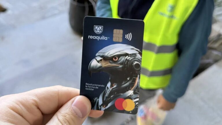 Presentan billetera digital con tarjeta prepaga para cartoneros en Argentina