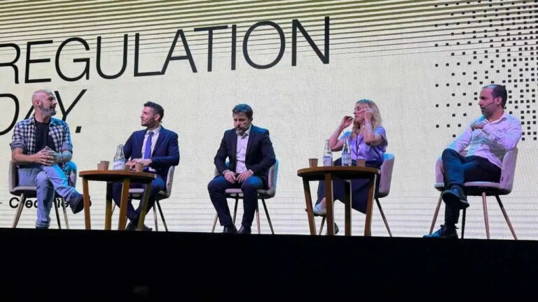 Intensa disputa política en Devconnect por la regulación de la IA