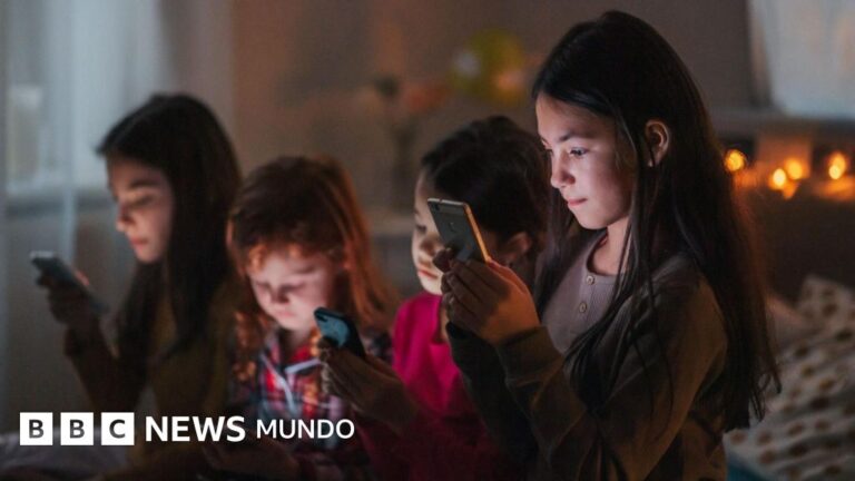 Australia prohíbe redes sociales a menores de 16: La importancia de la autoexploración infantil