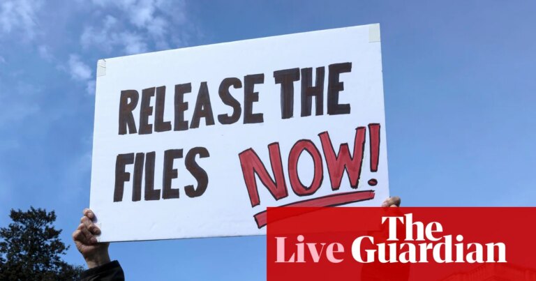 Trump firma una ley que obliga al Departamento de Justicia a liberar archivos de Epstein en 30 días
