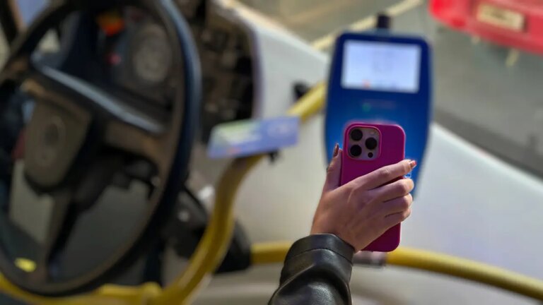 Suben las tarifas: ¿Cuánto costarán colectivos, subtes y peajes en Buenos Aires?