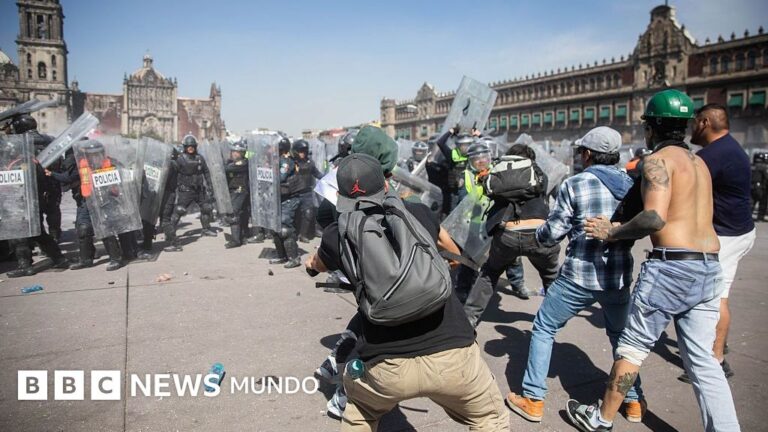 Protestas en México culminan en enfrentamientos junto al Palacio Nacional