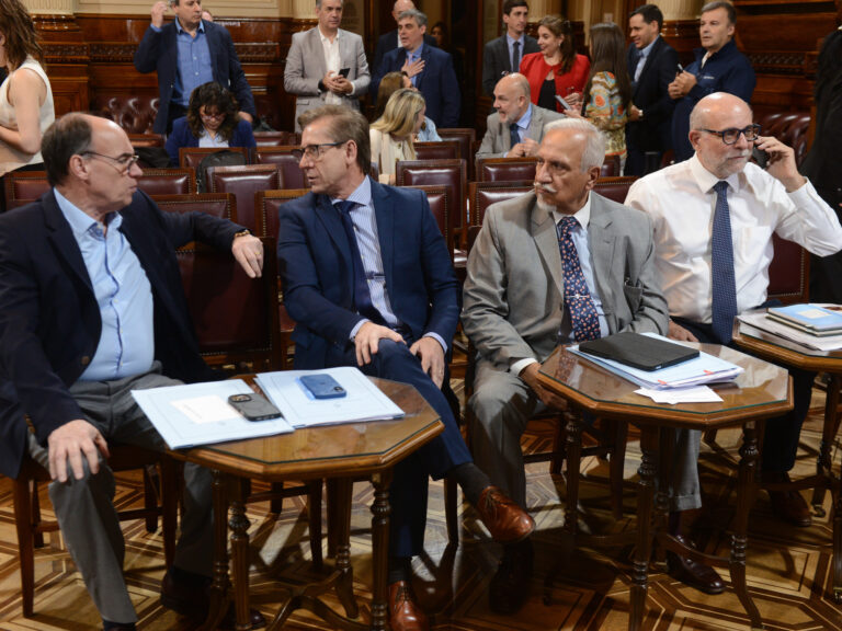 El Gobierno intenta frenar el ascenso de Capitanich y Soria mientras apoya a Villaverde