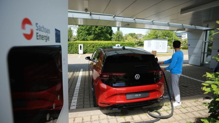 Falta un Elemento Esencial en la Revolución Eléctrica Actual