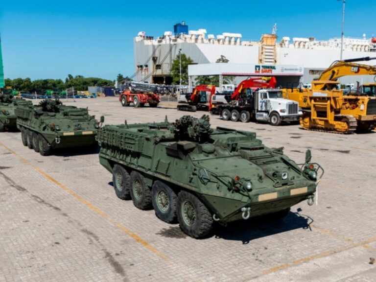 El Ejército argentino recibe sus primeros vehículos blindados Stryker 8×8 de EE. UU.