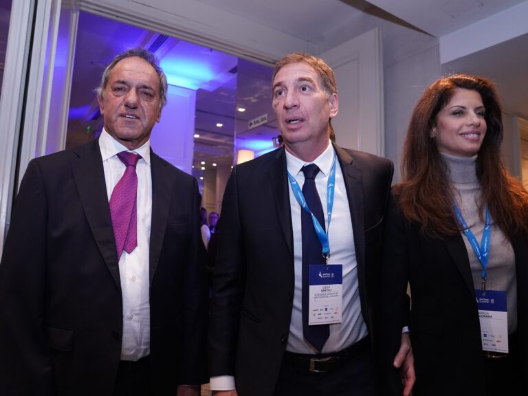 Scioli se queda, pero Santilli fortalece su poder con la nueva división de la Secretaría