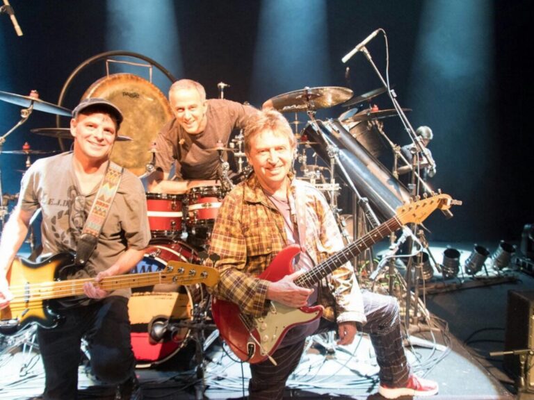 Andy Summers Revive los Éxitos de The Police con un Trío de Paralamas y Barão Vermelho