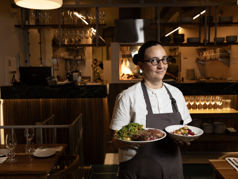 Delicias Gastronómicas: Ojo de Bife, Buñuelos y Pan Relleno de Queso Fundido