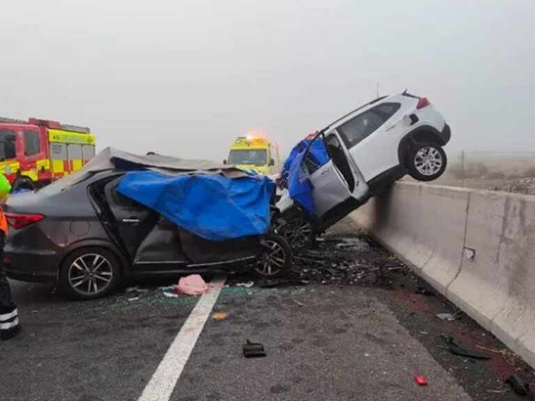 Graves heridas en dos menores que viajaban con ellos