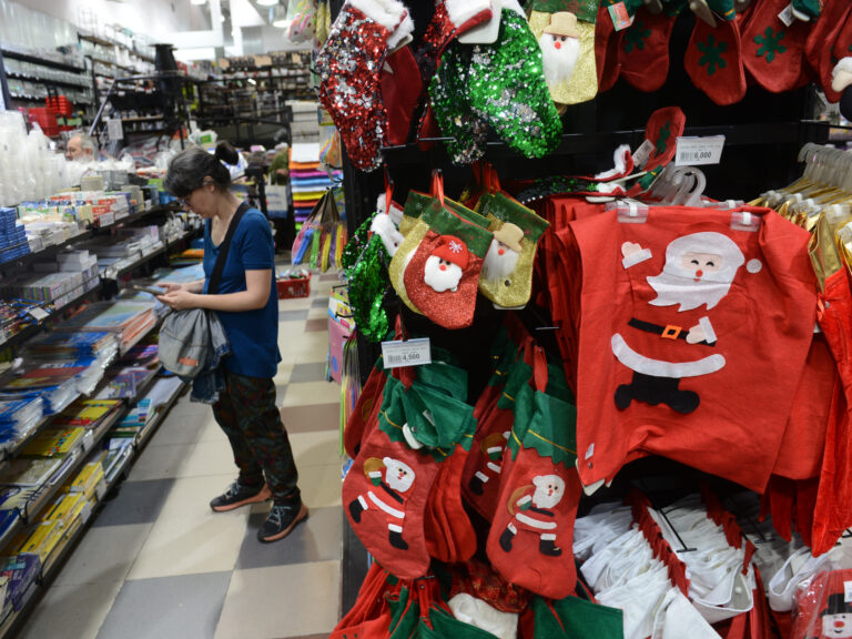 ¿Por qué se adelantaron las compras? Costos de armar el árbol de Navidad
