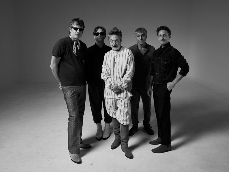 Nuevo Álbum y Merchandising Exclusivo: Lanza su Propio Local
