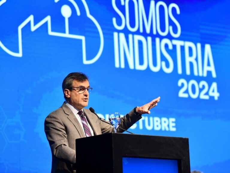 Industriales respaldan reformas de Milei y buscan reunirse con Caputo para políticas favorables al sector