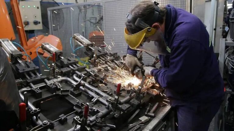 Un economista advierte: La economía carece de impulso para un crecimiento sólido