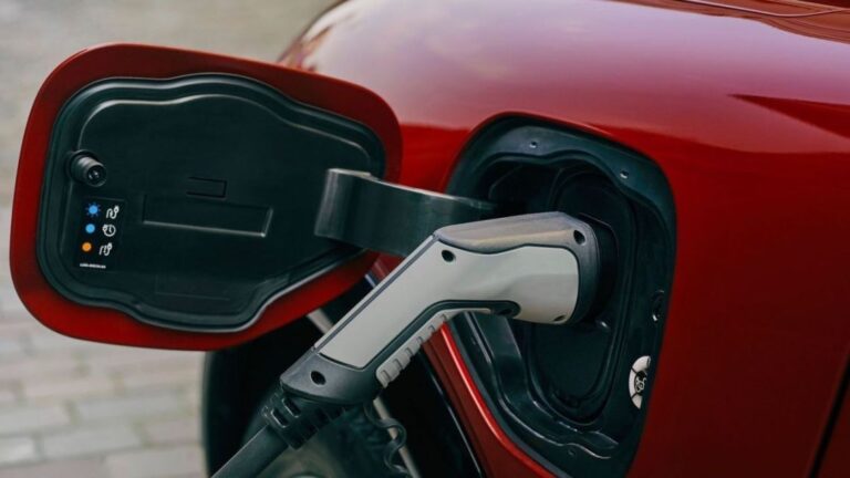 El Auge de los Autos Eléctricos en Uruguay: Combustible a US$ 7 Impulsa la Transformación