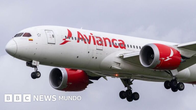 Venezuela advierte a aerolíneas: perderán derechos de tráfico si no retoman vuelos al país.