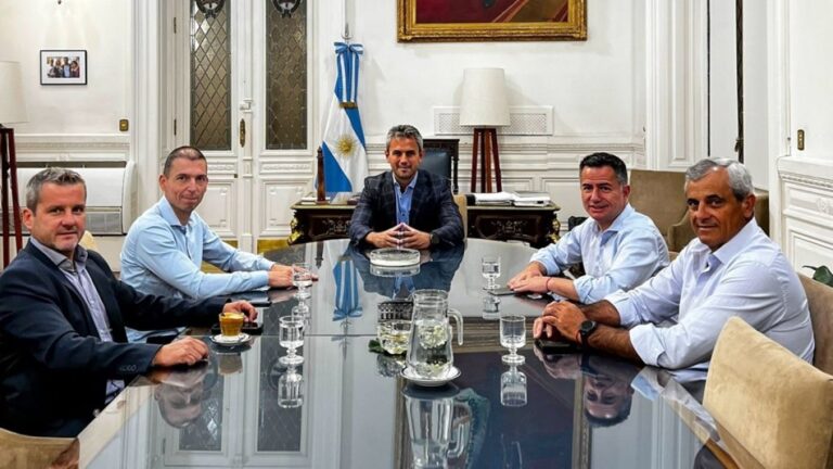 Más líderes de la UCR y PRO se unen a LLA: ¡Picat se suma al éxodo!