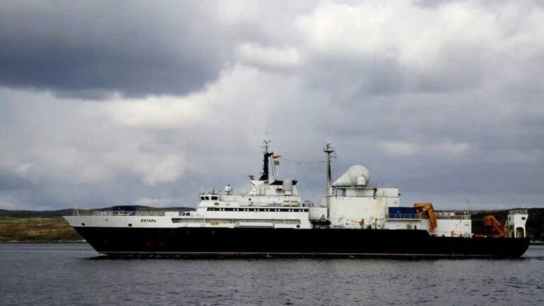 Interceptación de corbeta y petrolero rusos por parte de la Marina británica en el Canal de la Mancha