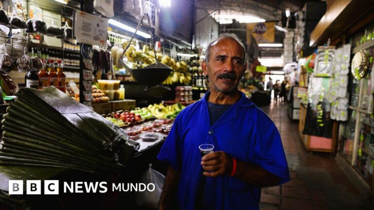 El impacto del dólar: ¿Cómo enfrentan los venezolanos la amenaza de un ataque de EE.UU.?