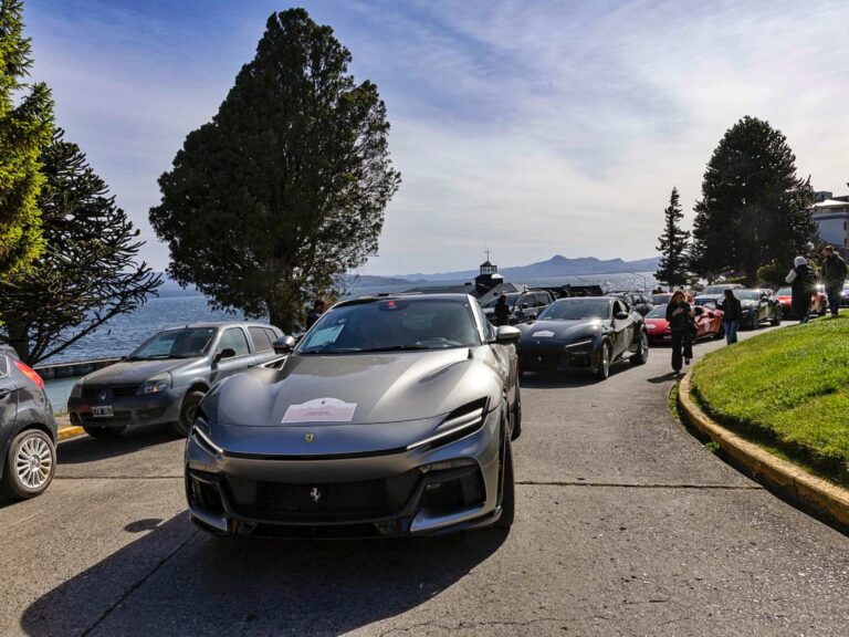 Caravana de Ferrari por la Patagonia avanza hacia Ushuaia, pero con menos autos