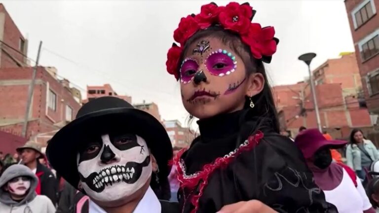 Bolivia se llena de zombis en su caminata anual