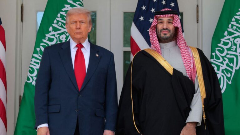 Trump defiende al príncipe saudita y resta importancia al asesinato de Khashoggi