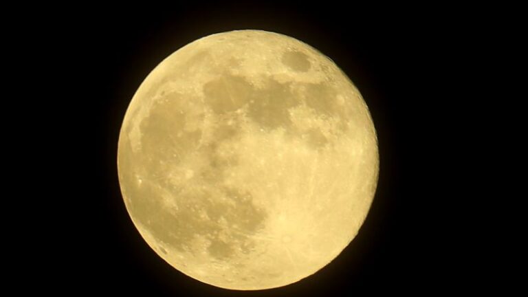 ¡Espectacular Superluna Azul Brilla en el Cielo de Sydney!