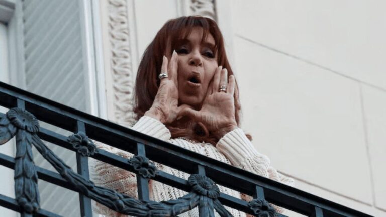 De los ‘cuadernos fabricados’ al ‘papel higiénico’: El giro de Cristina Kirchner