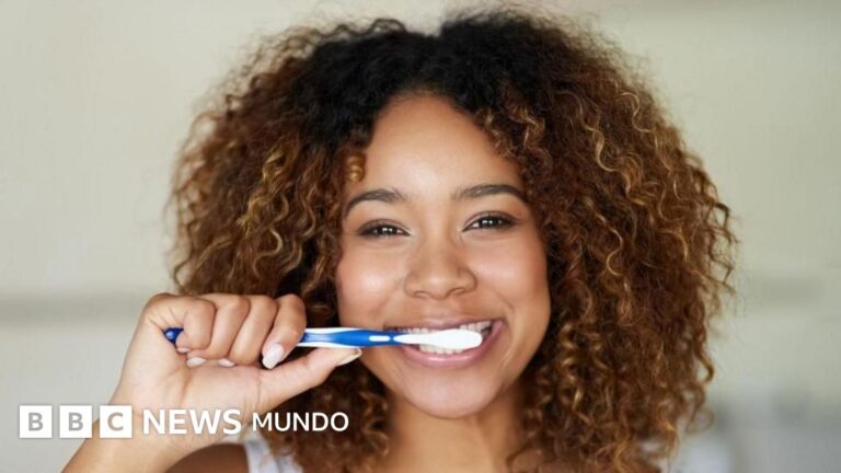 Cuatro Consejos Esenciales para una Buena Higiene Dental: Cepíllate Antes de Desayunar