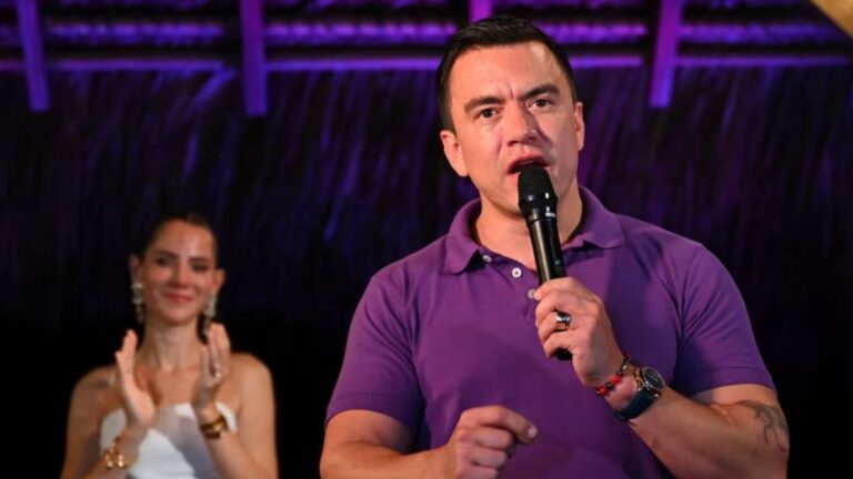 Ecuador: Votantes Sorprenden con Rechazo a Referéndum de Noboa