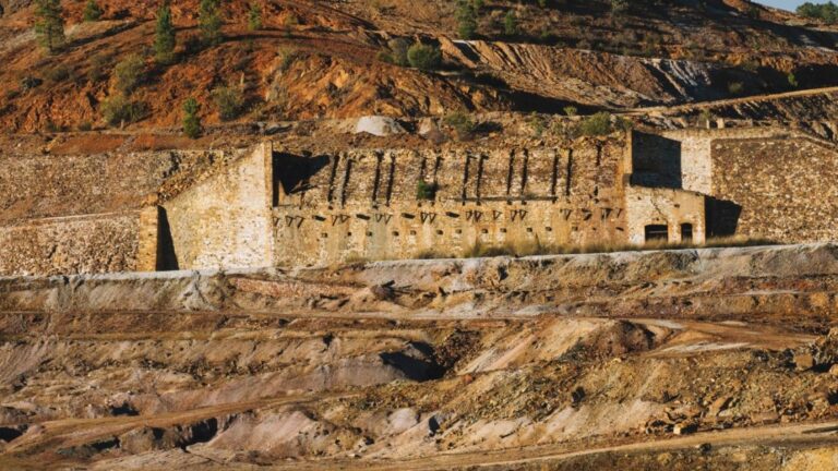 Tragedia en República Democrática del Congo: más de 30 mineros fallecen tras el colapso de un puente ilegal