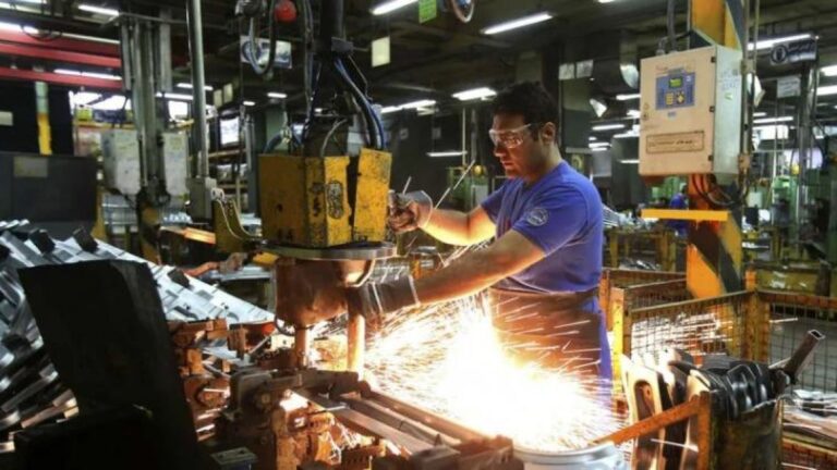 Más de 276,000 empleos se han perdido bajo la gestión de Javier Milei