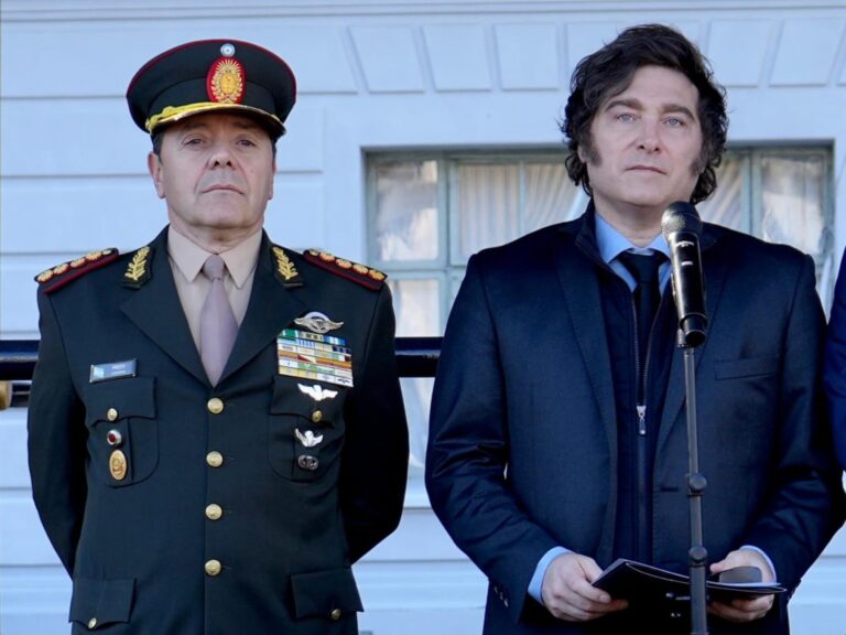 El general Carlos Presti asume el cargo.
