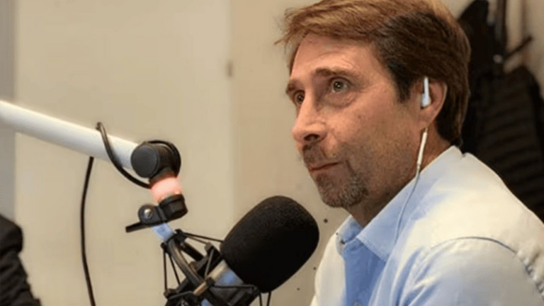 Feinmann lee en vivo un falso comunicado sobre la ‘recuperación de las Malvinas’
