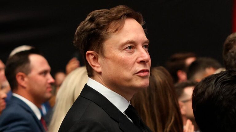 Elon Musk reta a los campeones de League of Legends