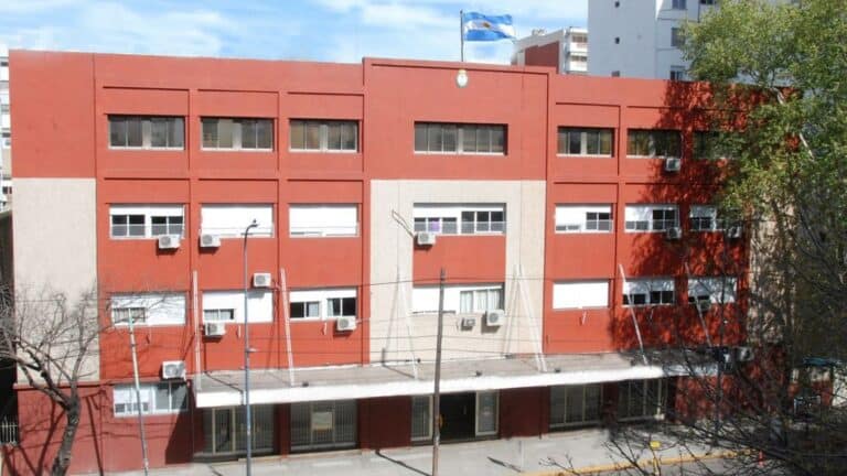 Defensa implementa aumentos salariales de hasta 43% para docentes de liceos militares