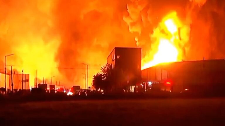 Alerta Roja en La Matanza y Ezeiza: Precauciones por Gases Tras Explosión
