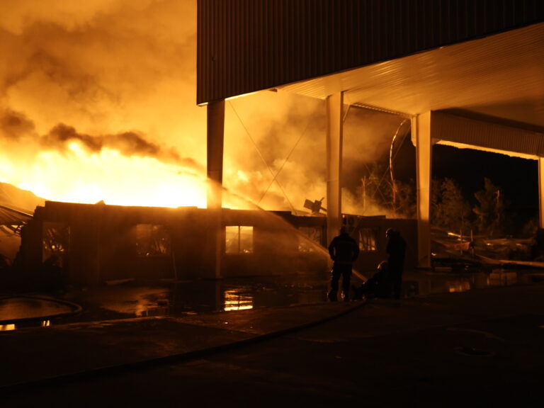 Explosiones y devastador incendio en Ezeiza: más de 20 heridos