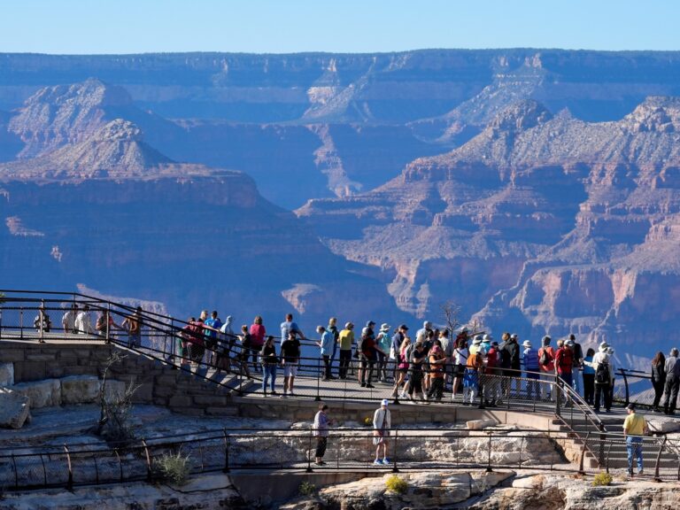 Turistas extranjeros pagarán $100 extra por acceso a Parques Nacionales de EE. UU.