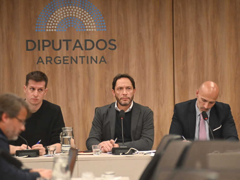 Comisión de $LIBRA entrega pruebas de sobornos a fiscales y presenta informe final en Diputados