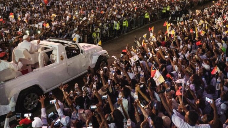 Impactante recepción del Papa Francisco en Timor Oriental: Imágenes del evento